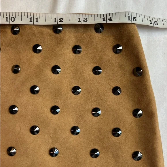 NEW Alice + Olivia Elana Studded Suede Mini Skirt Tan (Worn On TV) Size 6